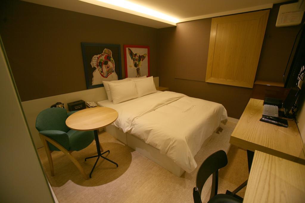 Spring 21 Hotel Sinchon Сеул Экстерьер фото