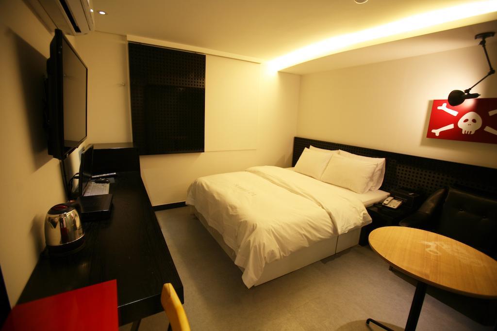 Spring 21 Hotel Sinchon Сеул Экстерьер фото