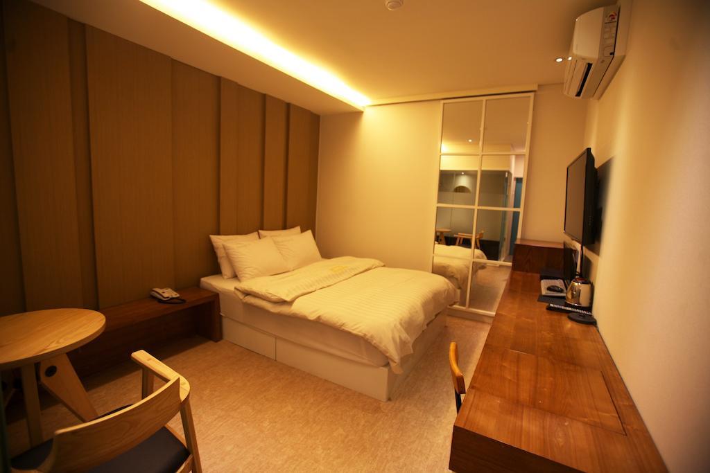 Spring 21 Hotel Sinchon Сеул Экстерьер фото